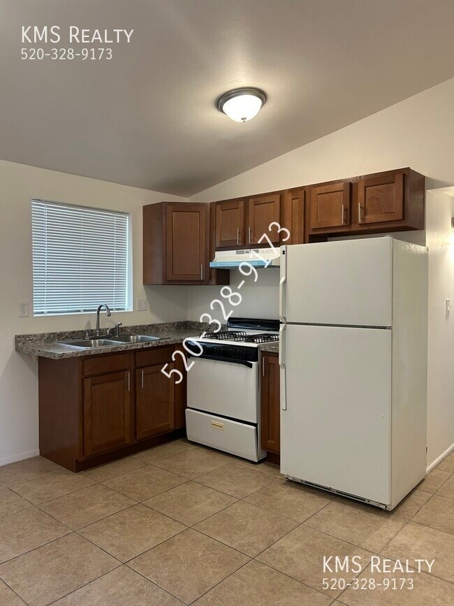 Building Photo - 5126 E Bellevue St