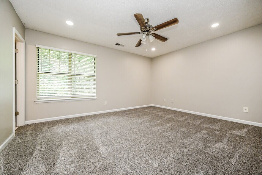 Building Photo - 2921 Sunset Ct