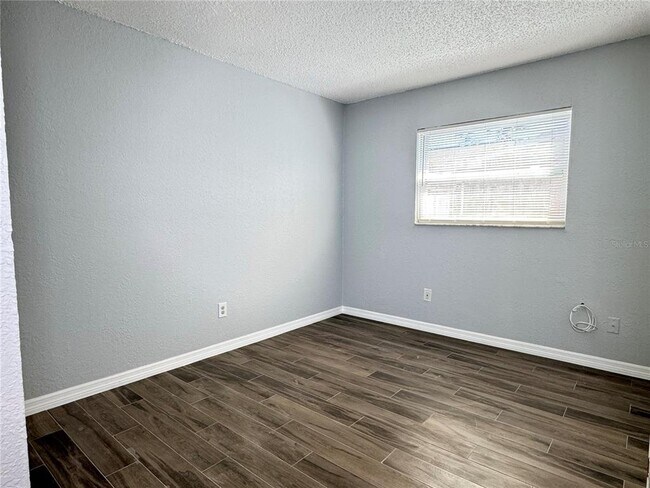Building Photo - 904 Lake Palms Dr