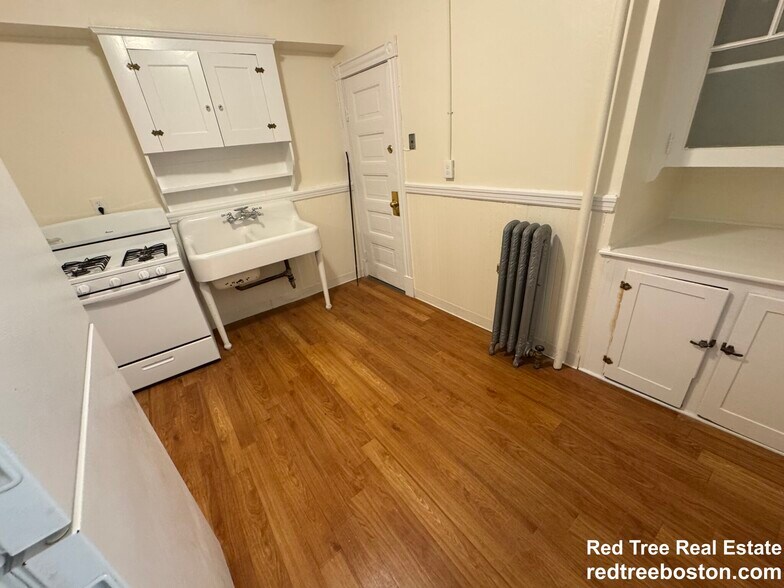 Building Photo - 885 Massachusetts Ave