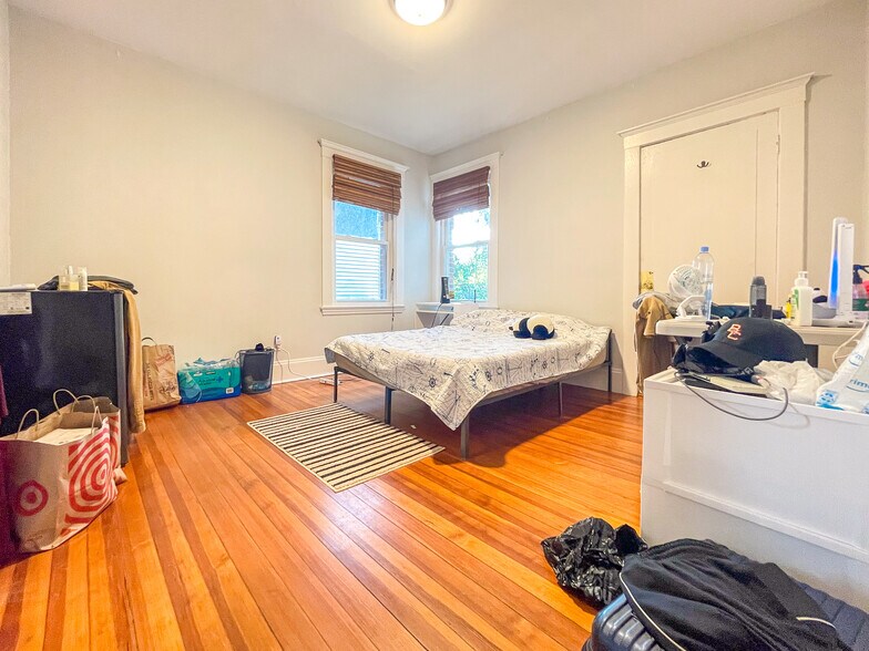 Building Photo - 209 Chestnut Hill Ave