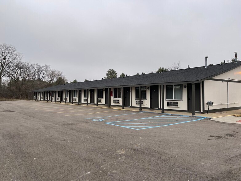 Building Photo - 4380 W Pierson Rd