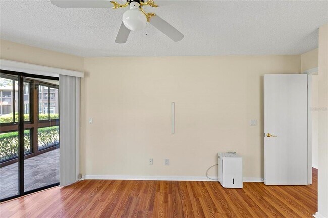 Building Photo - 41 Hembury Ln