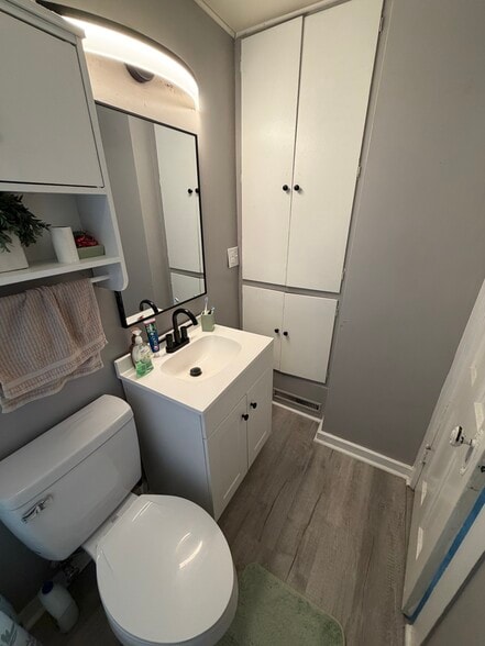 Building Photo - 207 S Jefferson St