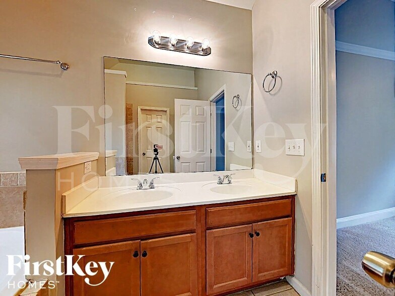 Building Photo - 7805 Wilkinson Dr