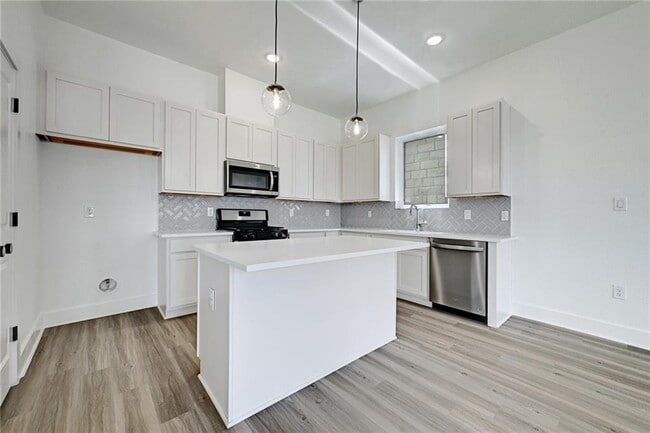 Building Photo - 2305 Century Tree Cv