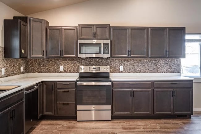 Primary Photo - 304 Nieson St