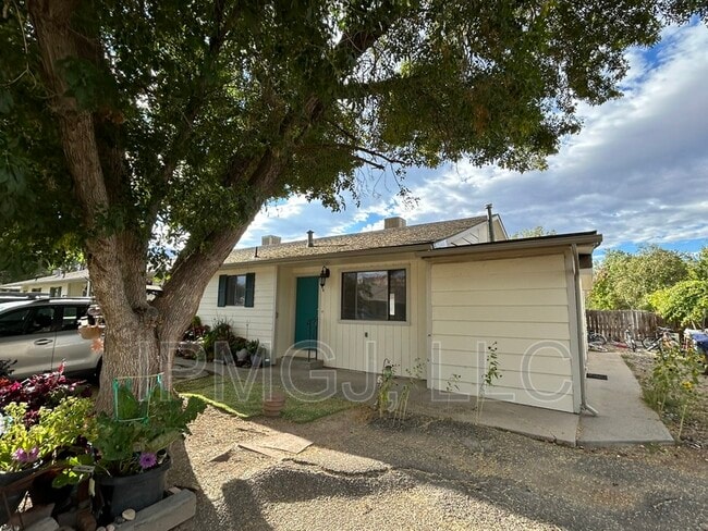 Primary Photo - 856 Iowa Ave