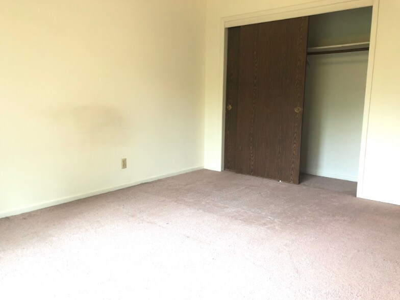 Building Photo - 2006 NW Hickory Ln