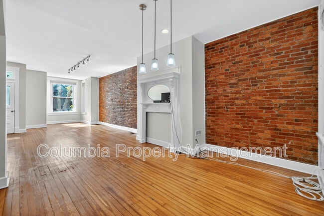 Building Photo - 1427 Monroe St NW