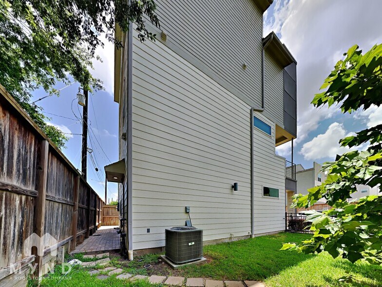 Building Photo - 353 Eado Park Cir