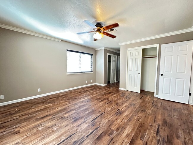 Building Photo - Beautiful 4 Bed 2 Bath FOR RENT!