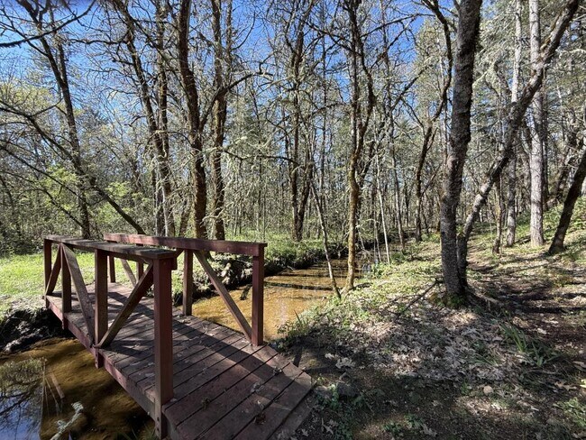 Building Photo - 9042 Monument Dr