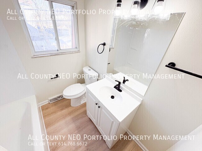 Building Photo - 376 Woodland Ave