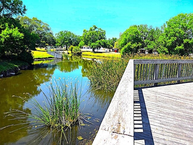 Building Photo - 5105 Tangerine Ave S