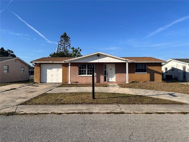 Building Photo - 3215 Bright Dr