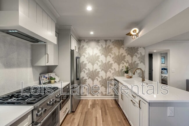 Building Photo - 7 Logan St