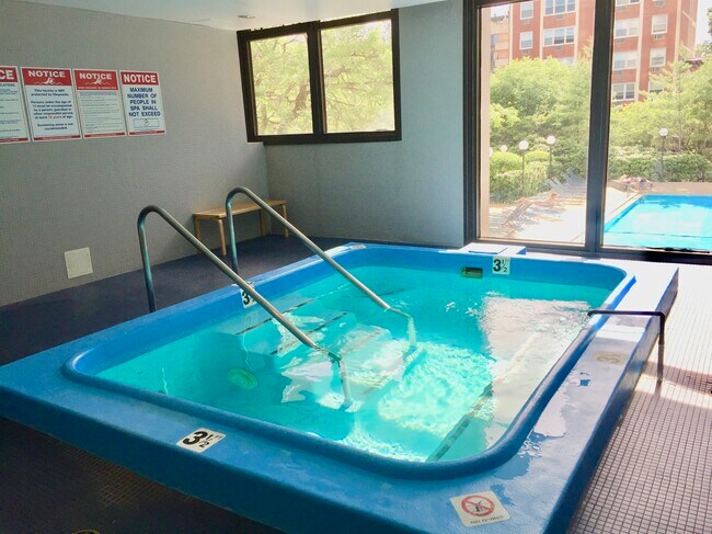 spa - 2020 N Lincoln Park W
