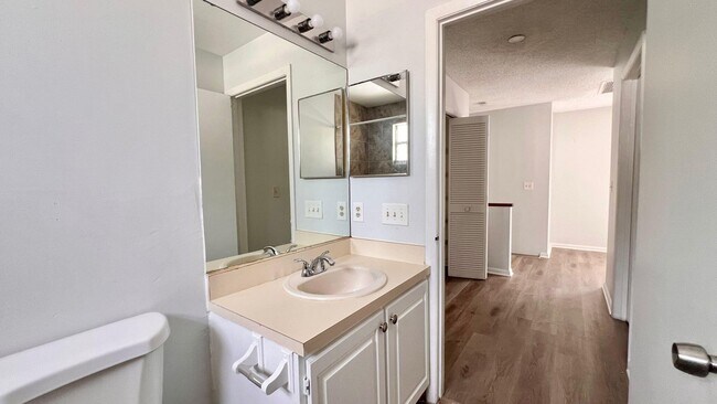 Building Photo - 13984 Morning Glory Dr
