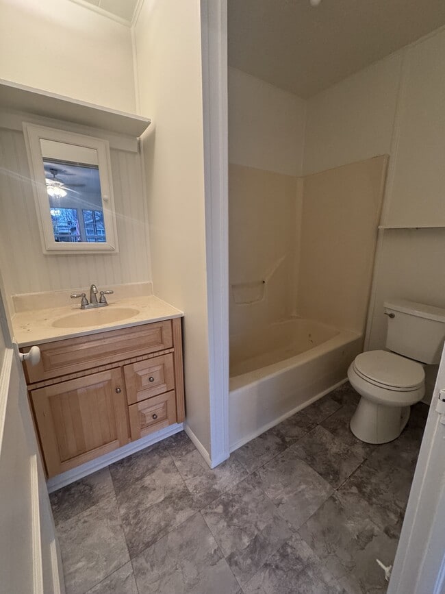 Building Photo - 467 N Paddock Ave