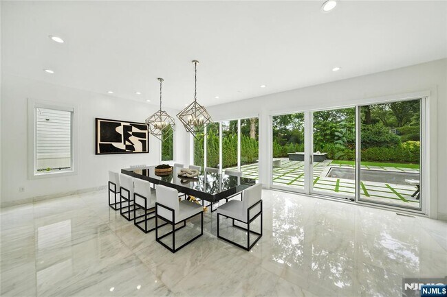 Building Photo - 44 Floral Terrace