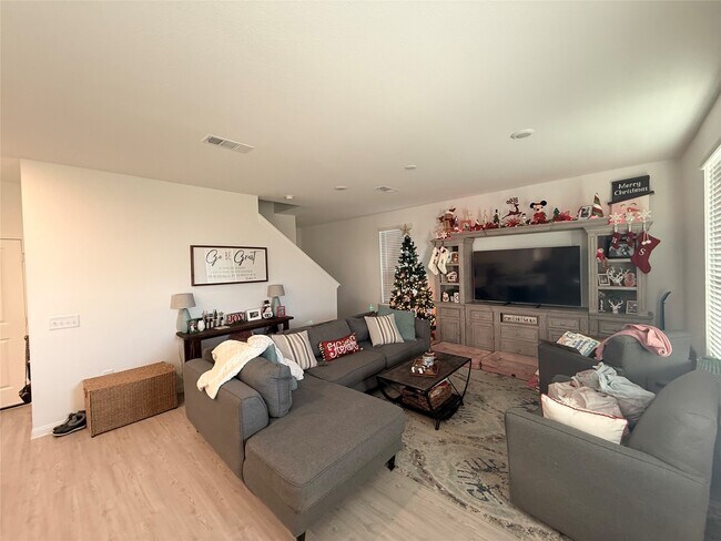 Building Photo - 26032 Hampshire Dr