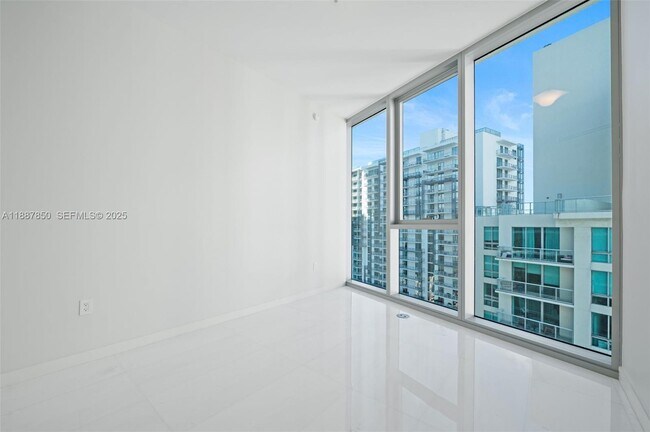 Building Photo - 300 Biscayne Blvd Way
