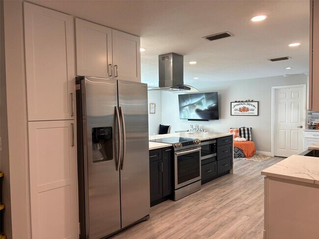 Building Photo - 4420 Meadow Creek Cir