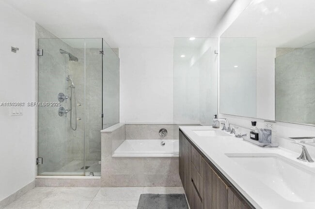 Building Photo - 488 NE 18th St