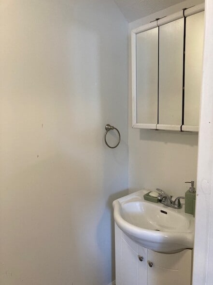 Building Photo - 406 Yund St