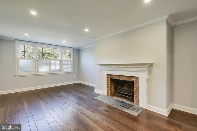 Building Photo - 6317 Olde Towne Ct