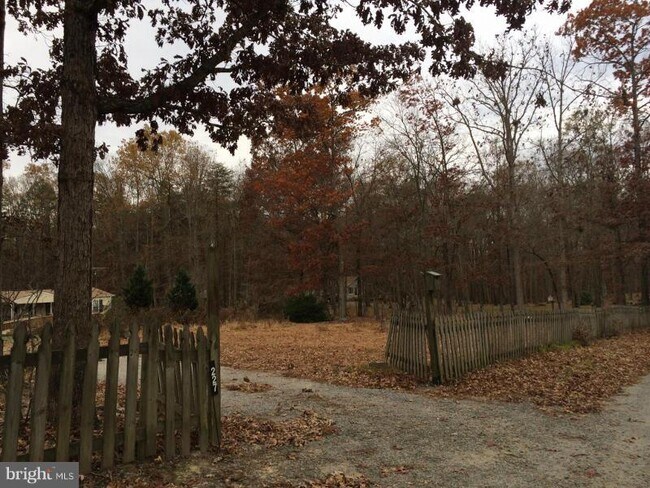 Building Photo - 227 Carsons Corner