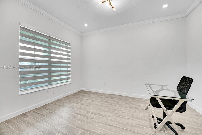 Building Photo - 601 Hookline Cir