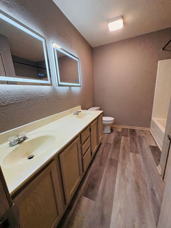 Building Photo - 808 NE Independence Ct