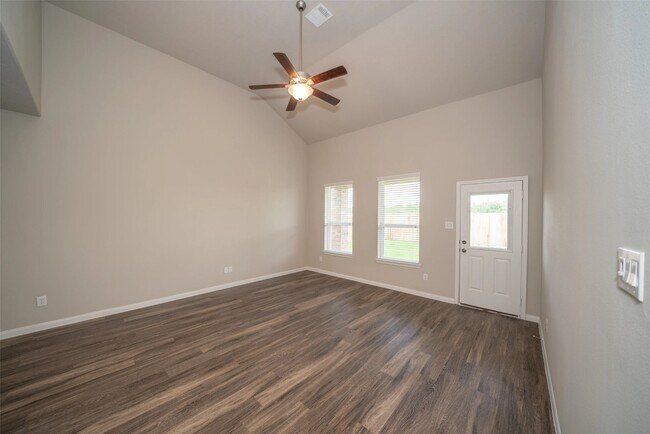 Building Photo - 9514 Yellow Rose Dr