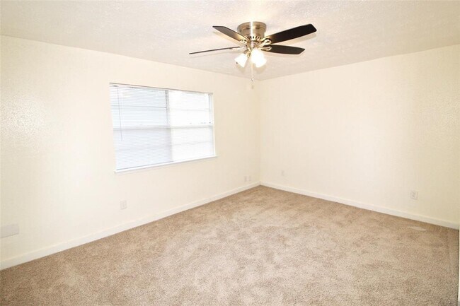 Building Photo - 10402 Gulfstream Ln