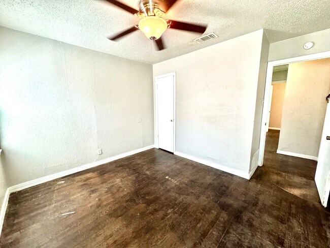 Building Photo - Eye-catching Home in Heart of Lubbock!- self showing