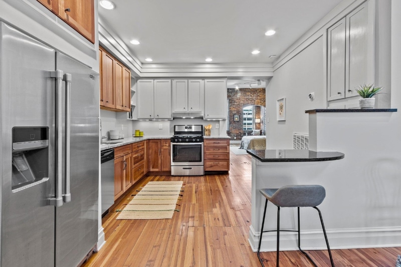 Building Photo - 323 W Main St