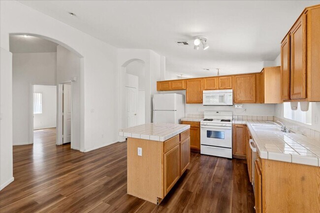 Building Photo - Summerlin North Amazing 3 Bedroom Home wit...