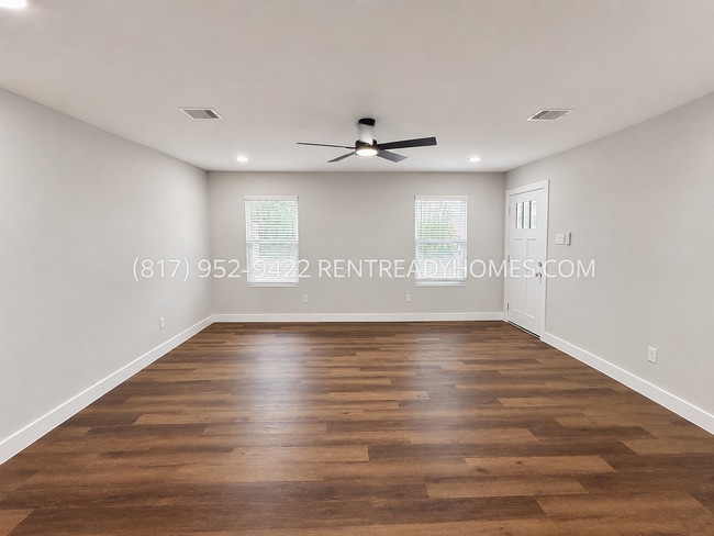Building Photo - 1104 Sunset Dr