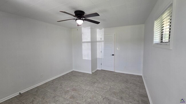 Building Photo - 412 N Houston Lake Blvd