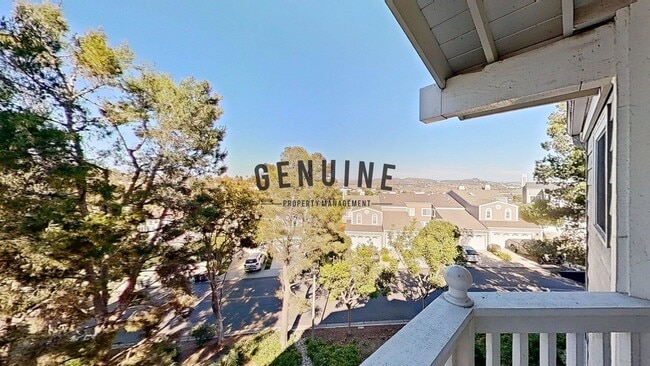 Building Photo - Spacious 2 Story 3Bd 2.5Ba Townhome