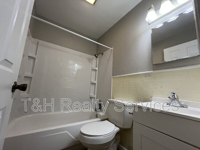 Building Photo - 5048 Hardegan St