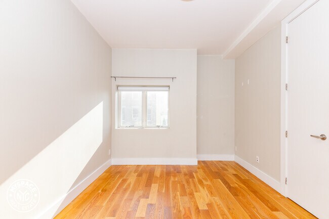 Building Photo - 98 Diamond St