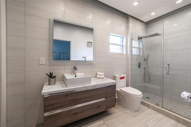 Building Photo - 2519 Barcelona Dr