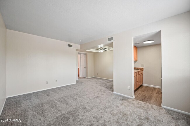 Building Photo - 3141 E Cypress St