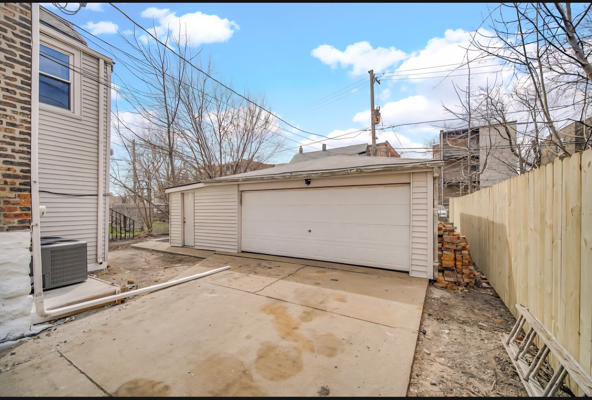 Building Photo - 5626 S Wells St