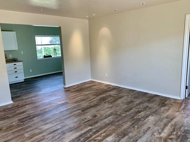 Building Photo - 1339 River Rd