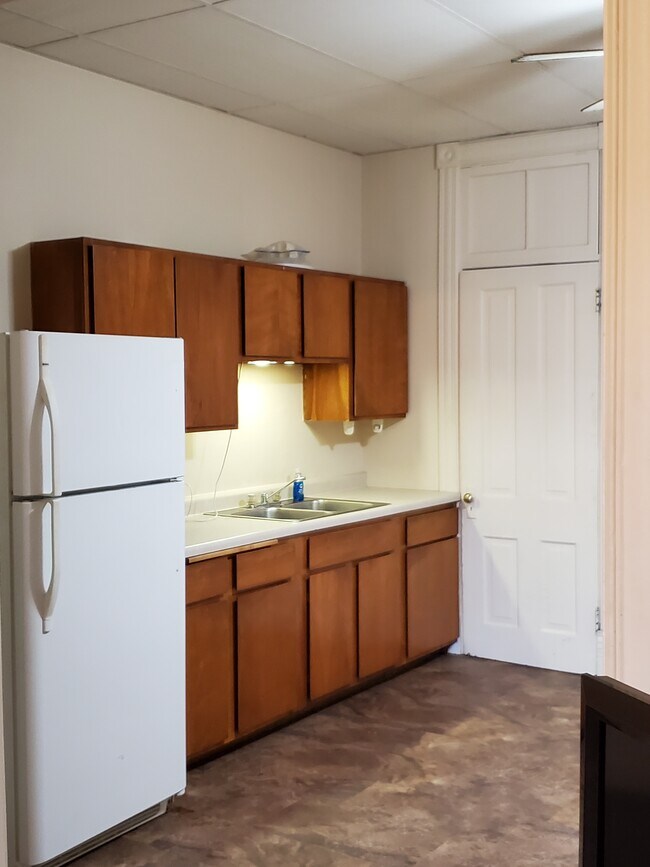 Large Kitchen - 143 W Broadway St