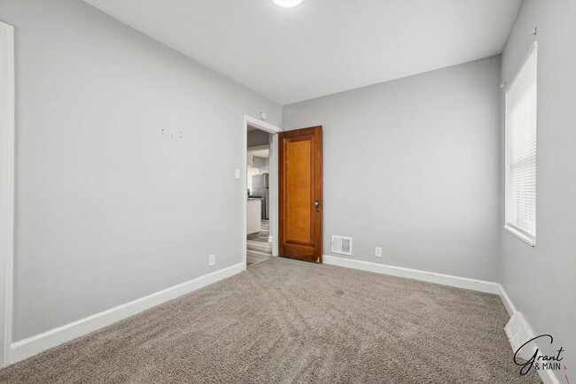 Building Photo - 3 bedroom bungalow $1500